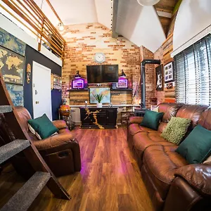 2 Independant Boutique One Sleeps 2 The Other Sleeps 4, Meadowhall, Arena, Free Parking Sheffield