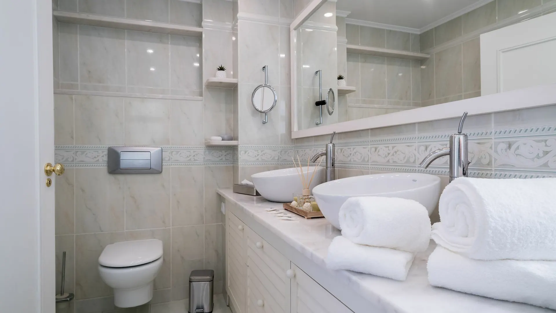 Arts In Penthouse Apartments Til Sol Funchal  Portugal